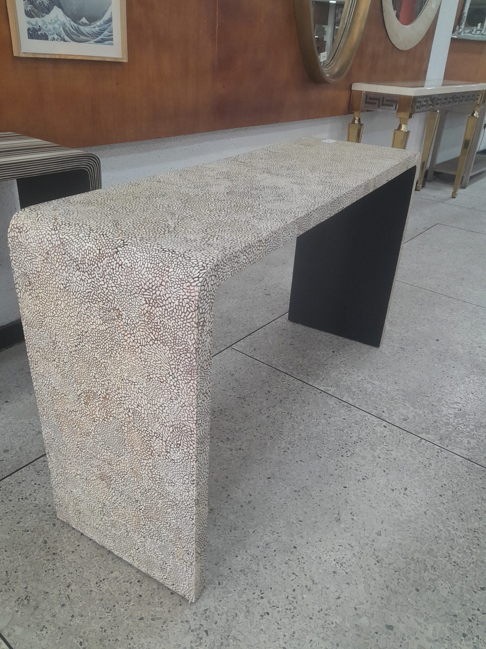 102651 Honeycombe Console Table & Mirror - Image 1