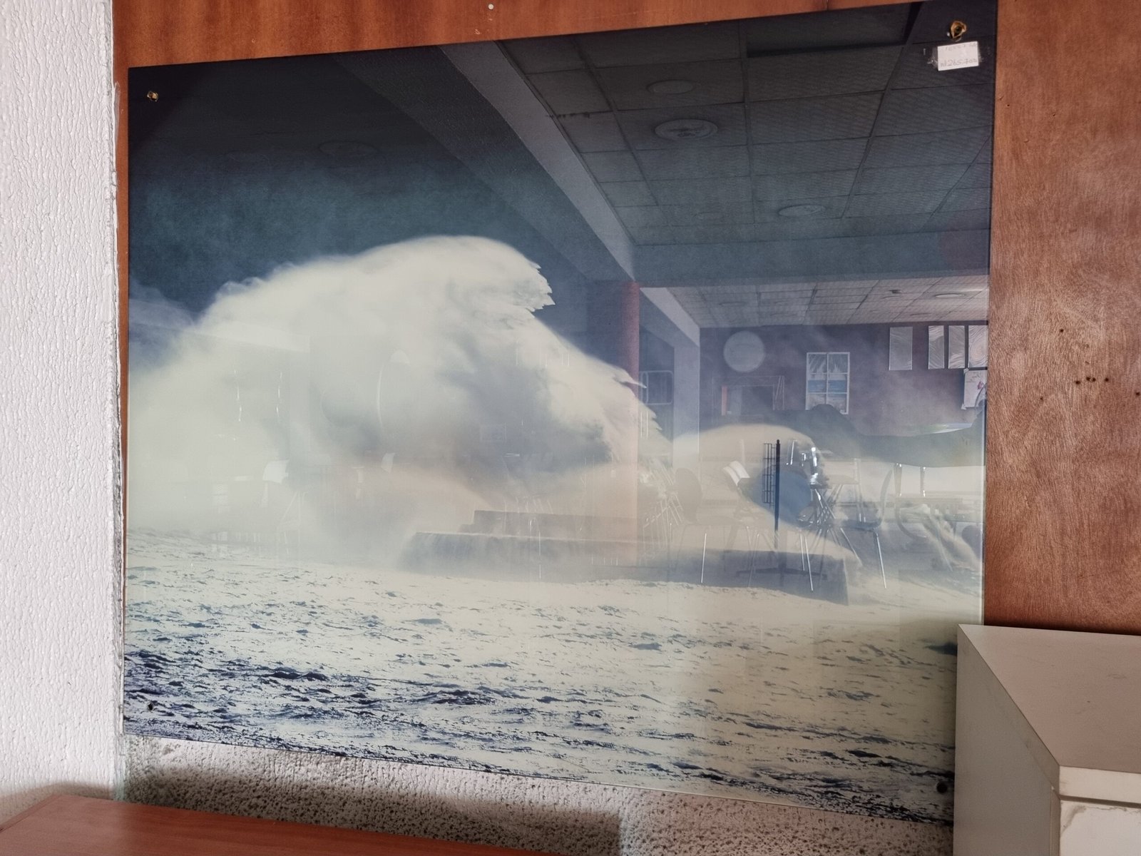 16557 Big Surf Glass Wall Art 100X120Cm/39X47 - Image 1