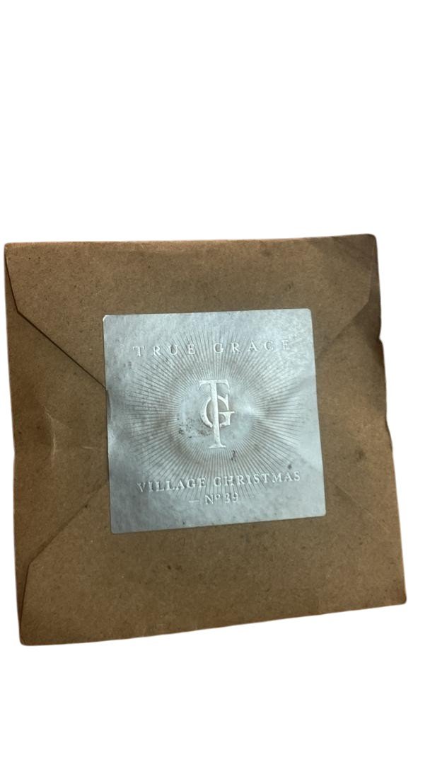 45348 Fragrance Sample/Village Christmas Fire & Fern Diffuser - Image 1