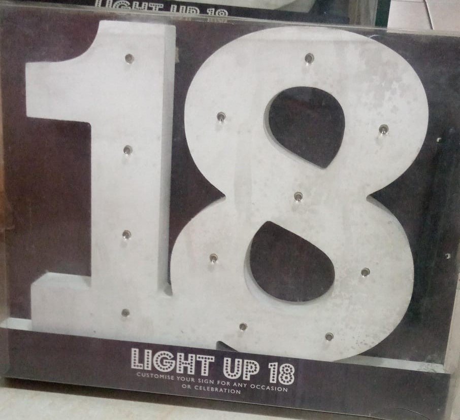 5010792290669 Led Light Up Number 18 W/Pen Christmas Décor - Image 1