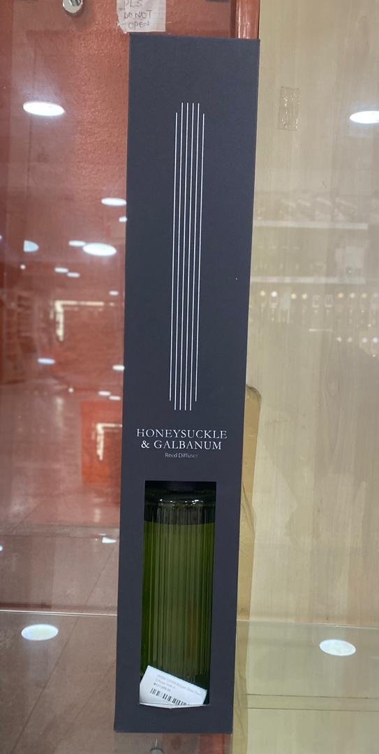 5010795697601 1200Ml Ridged Glass Reed Diffuser With A - Image 1