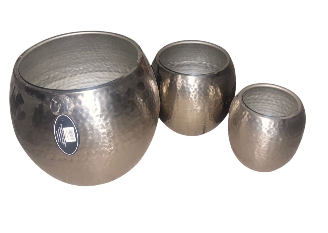 5017224892538 Hestia Set Of 3 Textured Silver Metal Planters - Image 1