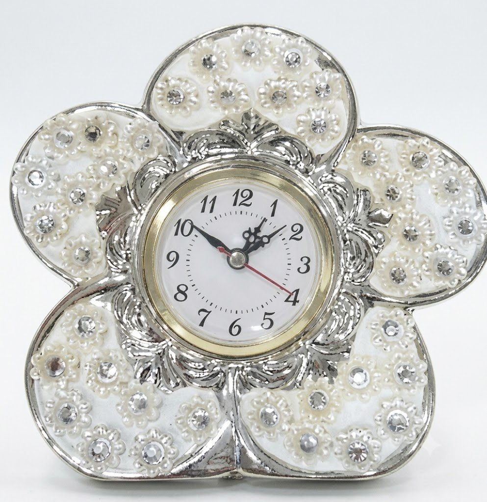 Silver floral-shaped tabletop clock Silver floral-shaped tabletop clock with crystal and pearl-like embellishments for home decor in Lagos, Nigeria