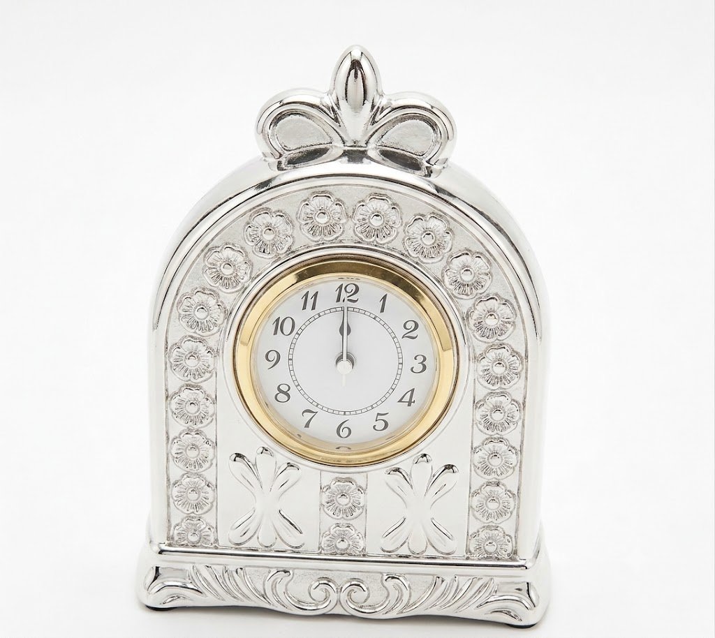 Medium silver wall clock Medium silver wall clock with modern home deco design for living room, office or hallway décor in Lagos Nigeria