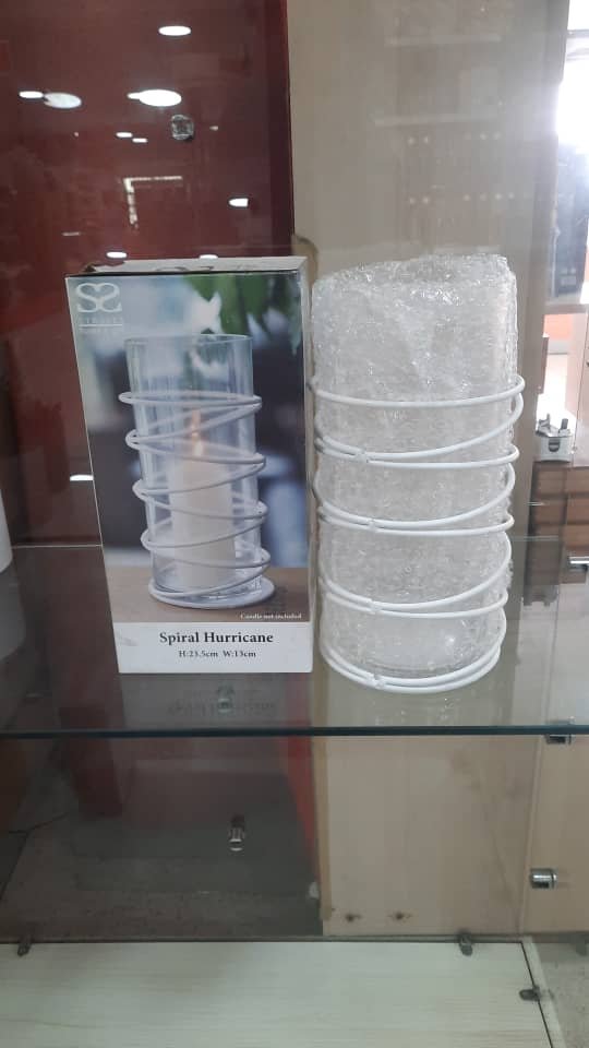 5052460185440 Spiral Hurricane 23.5Cm Flower - Image 1