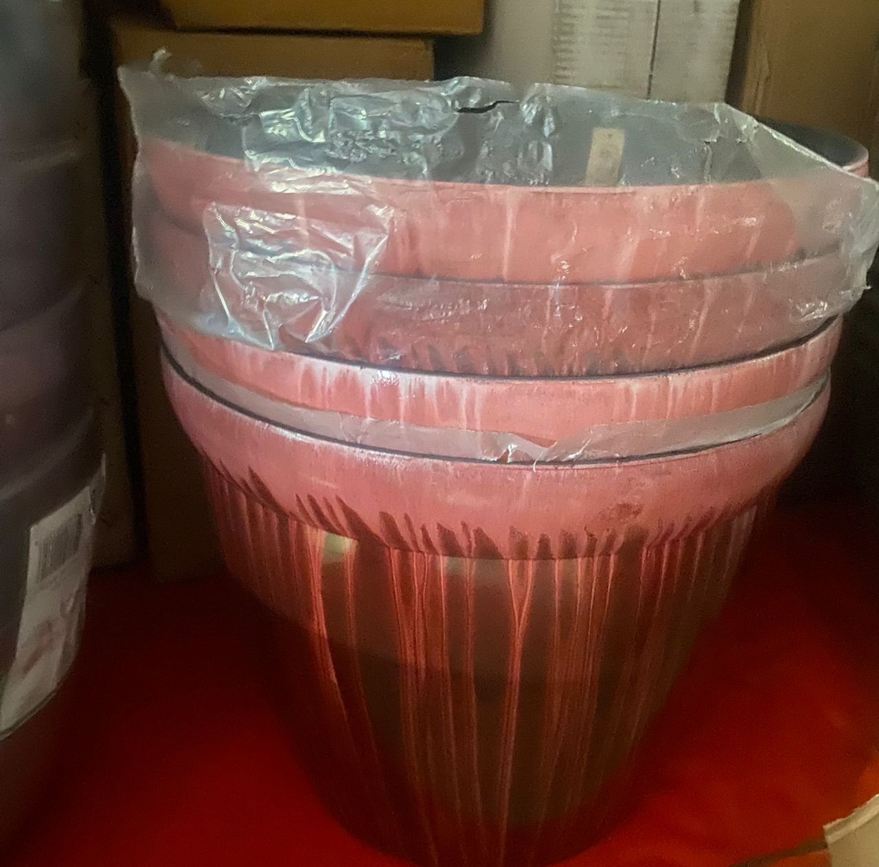 5060477267448 39Cm Red Ceramic Effect Planter - Image 1