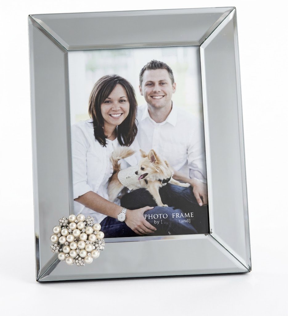 Silver 5x7 photoframe broach Silver 5x7 photoframe broach YNP1601 decorative picture frame for home display of photos in living room or bedroom in Lagos
