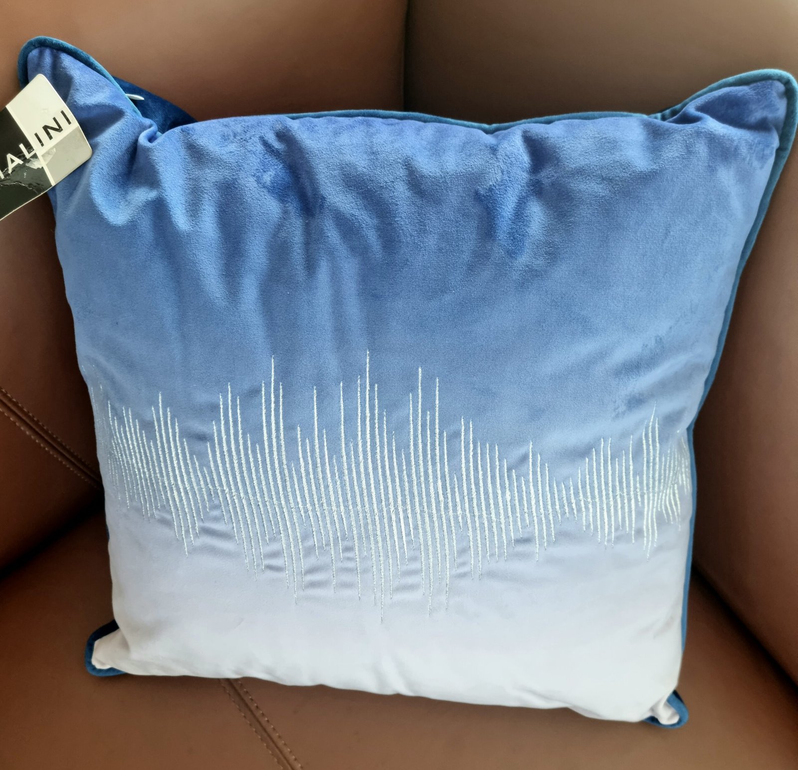 Ombre metallic cushion 45x45cm decorative throw pillow Ombre metallic cushion 45x45cm decorative throw pillow with shimmer finish for sofa, bed and home décor in Lagos, Nigeria