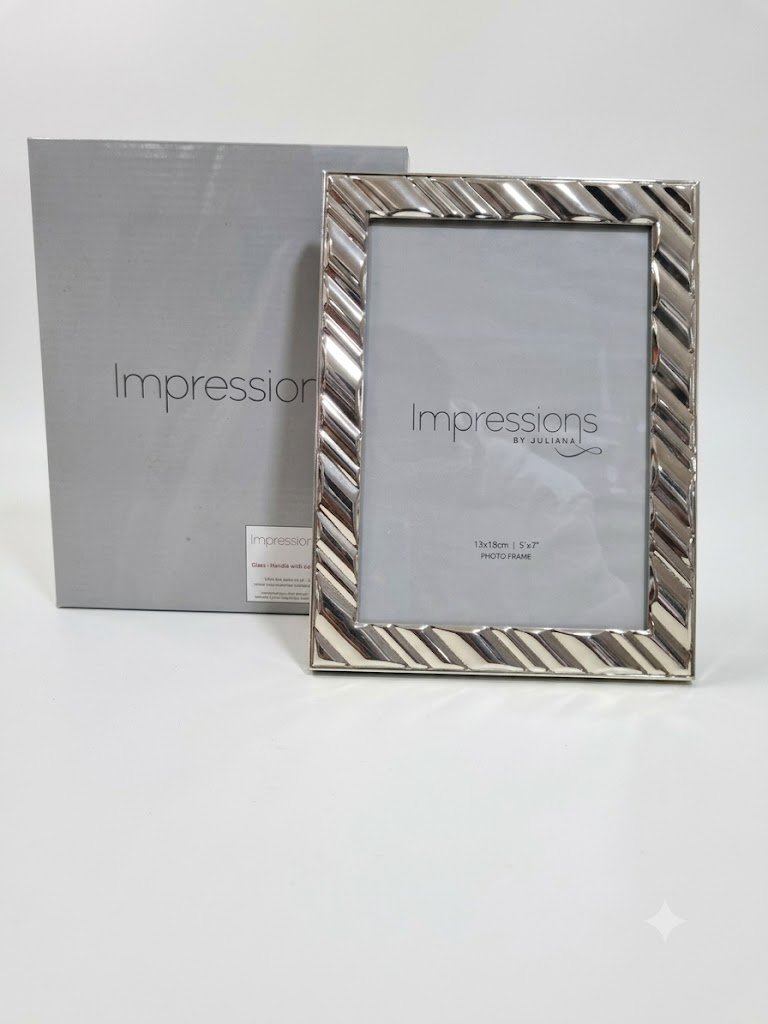 Silver plated textured 5x7 photo frame with elegant decorative border for home photo display in Lagos, Nigeria